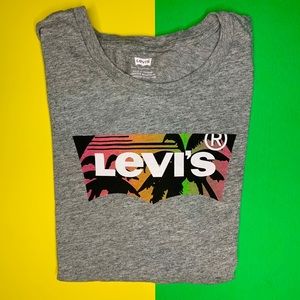 BEAND NEW-no tags- Levi’s tee